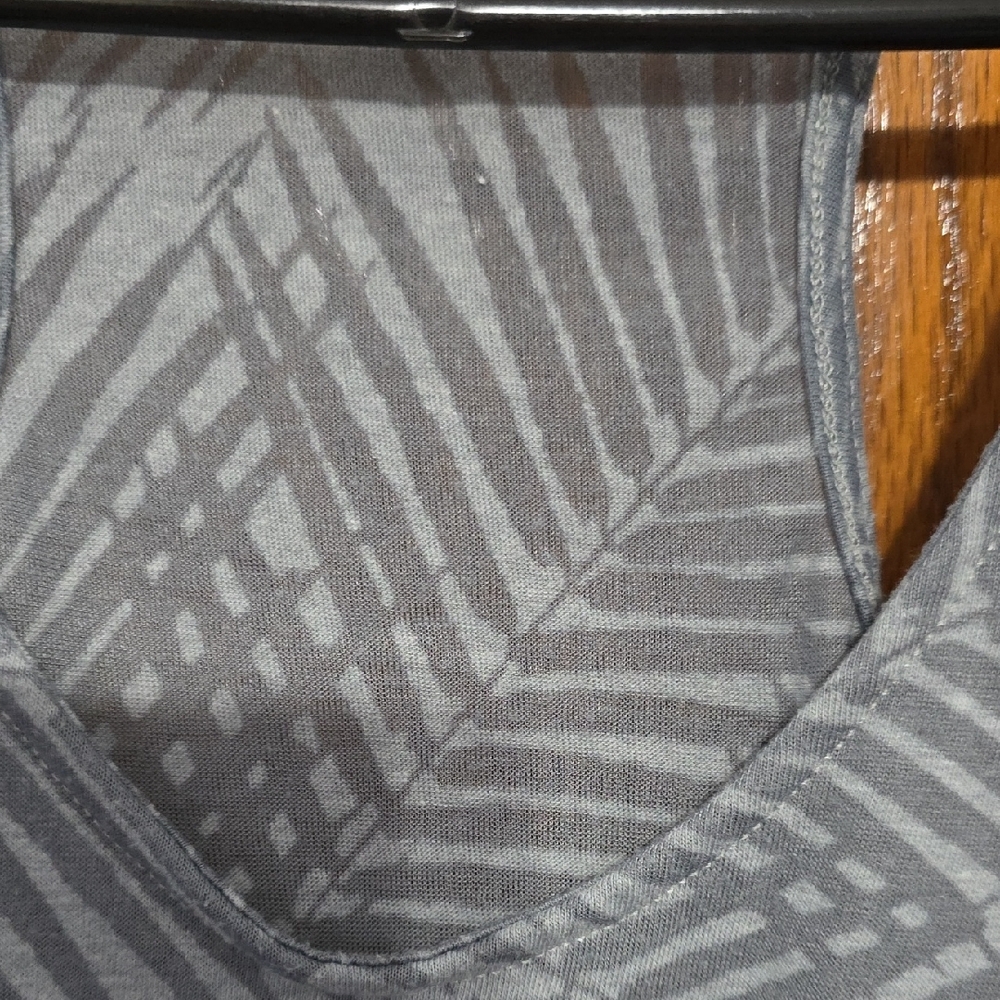 Mossimo Gray Leaf-Pattern Racerback Tank - Picture 5 of 5